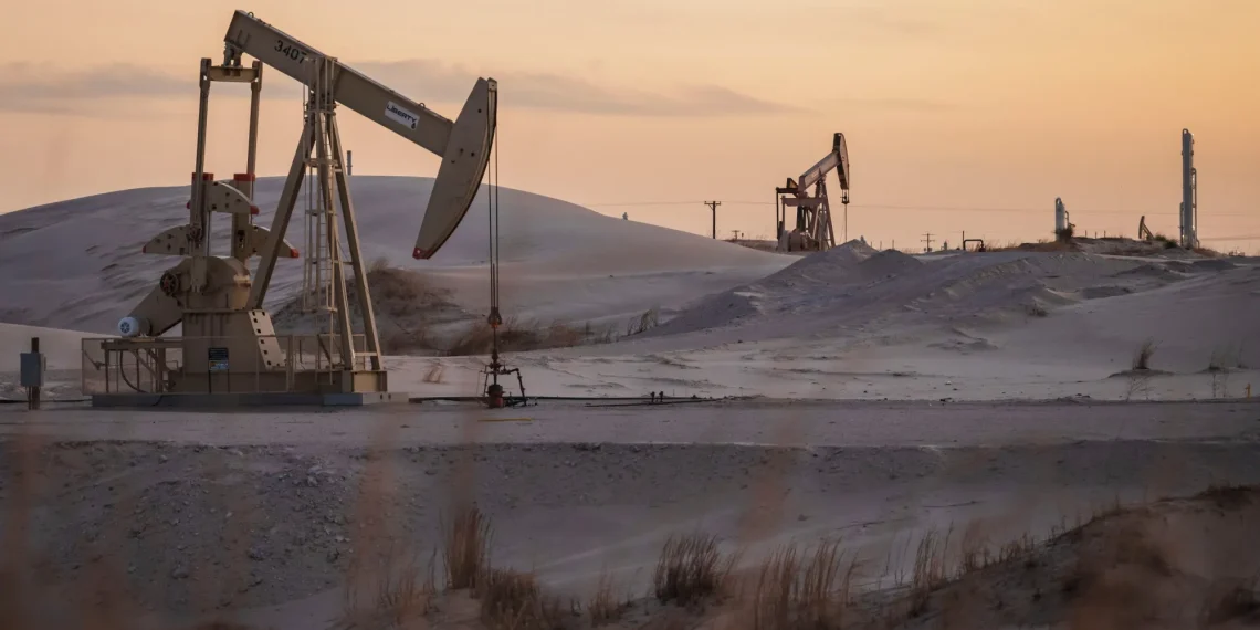 Működik az OPEC+ csapdája: Padlóra küldték az olajárat