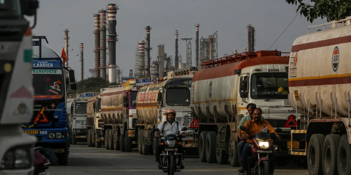 India szeptembertől tovább növeli orosz olajimportját